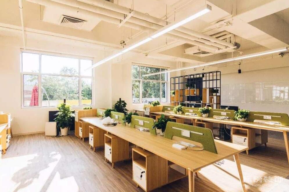深圳辦公室裝修完成后如何進(jìn)行保潔工作？